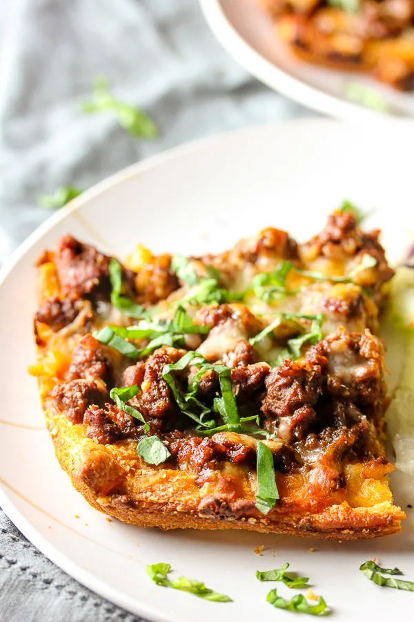 Easy Deep Dish Pizza Casserole is a quick and delicious alternative to pizza delivery, even on the busiest night of the week. | lisasdinnertimedish.com