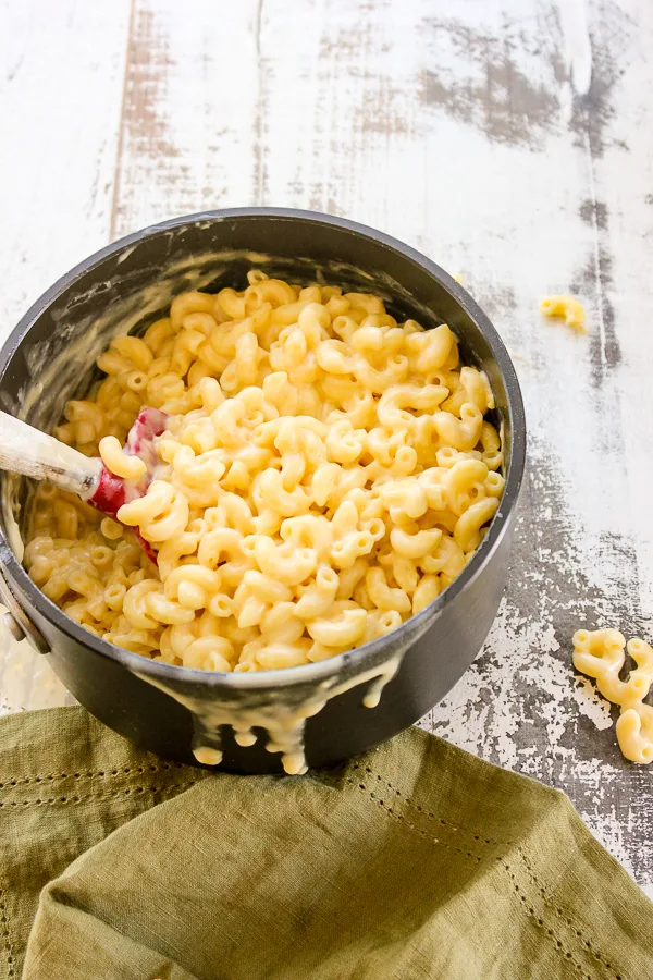 Overhead of finished mac and cheese in the pot