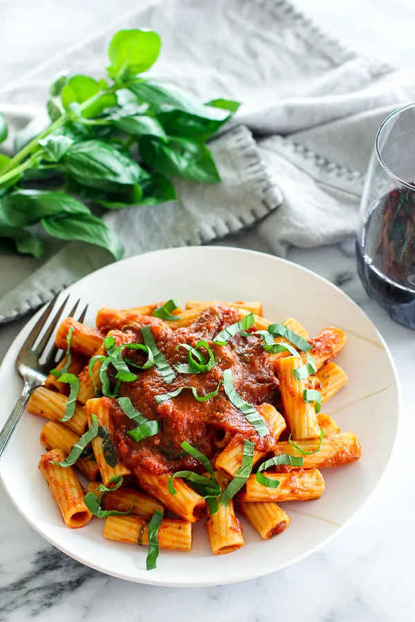 Fresh Tomato Sauce in the Slow Cooker