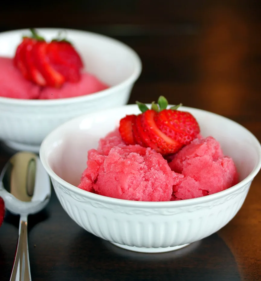strawberry sorbet served in bowls and garnished with fresh strawberry