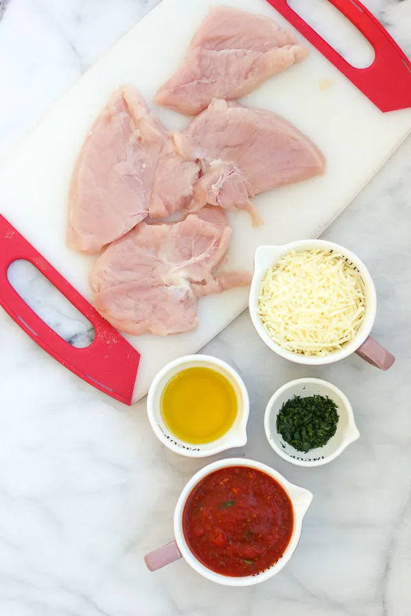 Ingredients needed to make the chicken parmesan