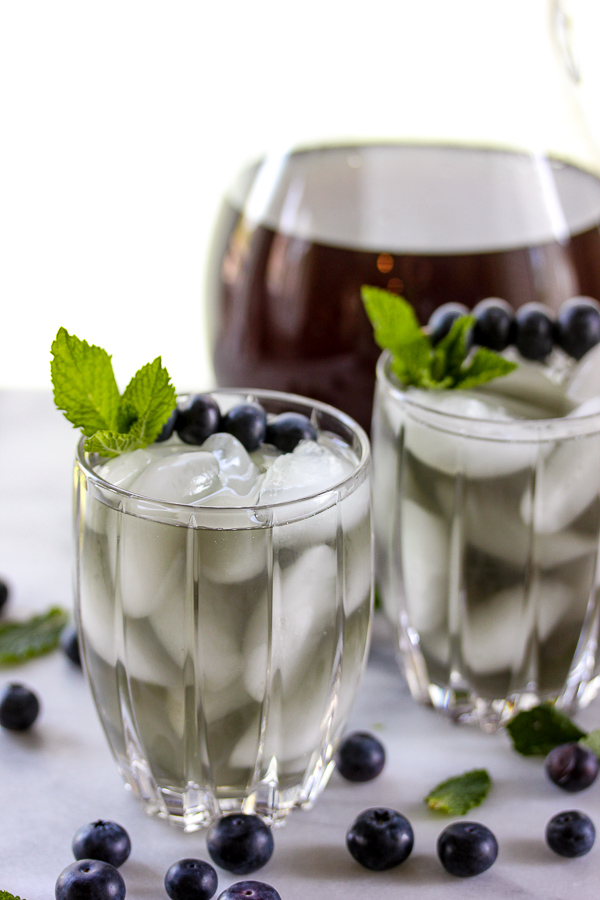 Blueberry Mint Ice Tea is a light, refreshing, healthy beverage that's perfect for quenching your thirst as we head into the summer months. | lisasdinnertimedish.com