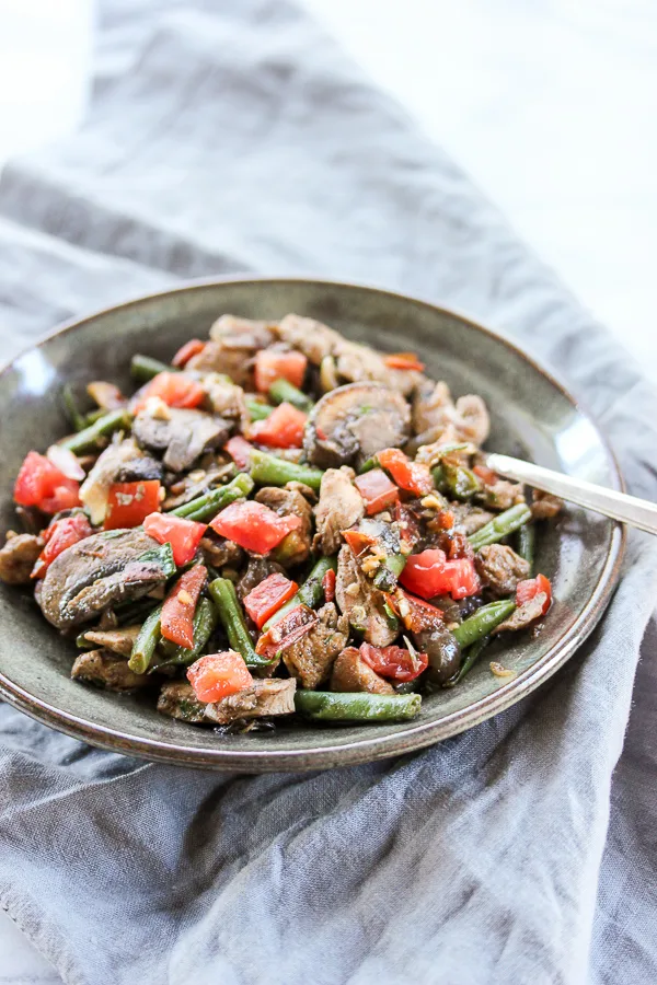 Skillet chicken vegetable toss is a healthy and richly flavored dish that's ready in less than 30 minutes, making it a great solution for busy weeknights. | lisasdinnertimedish.com
