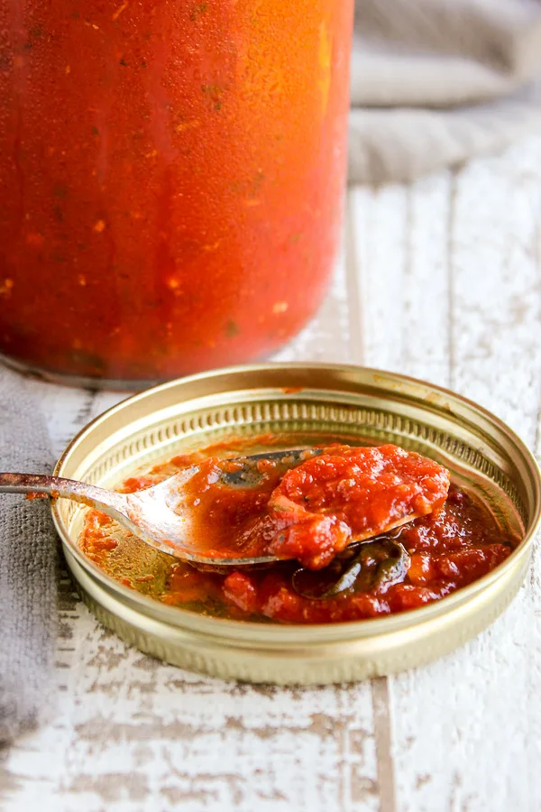 With just 5 ingredients, this is the easiest ever tomato basil marinara sauce. Once you try it, it's sure to become your go-to sauce. 