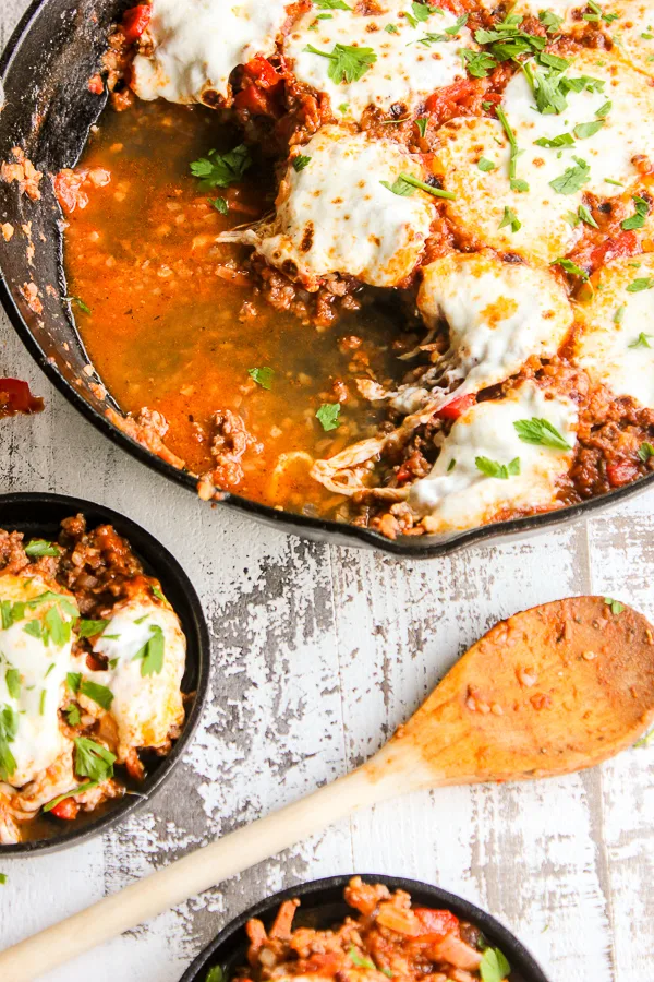 Italian stuffed pepper cauliflower rice skillet is a delicious twist on traditional stuffed peppers.  It's low carb, high protein and ready in 30 minutes, making it perfect for any night of the week.