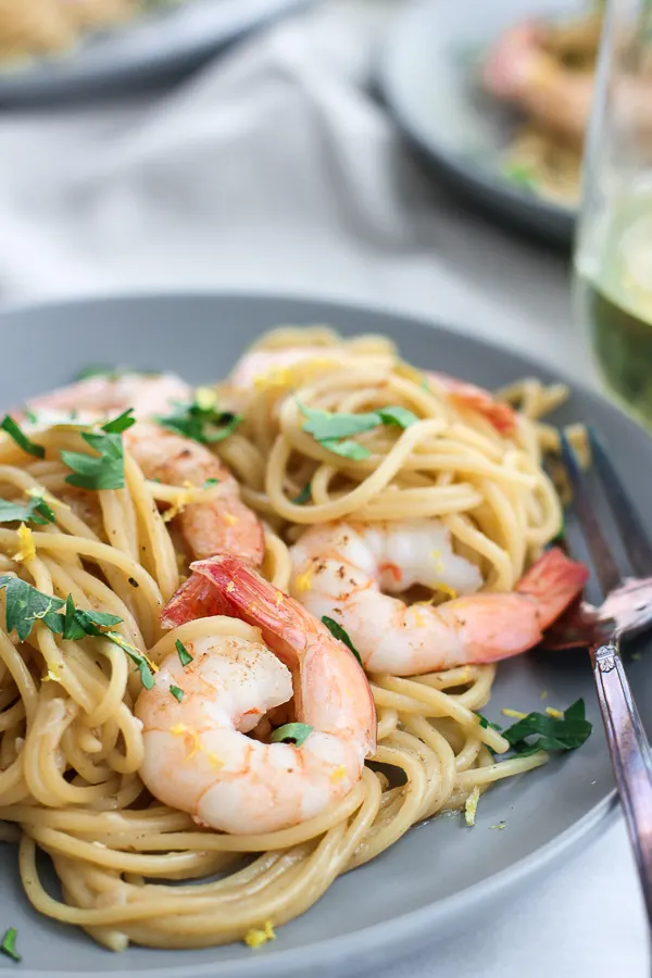 One Pot Shrimp Scampi Pasta - Lisa's Dinnertime Dish